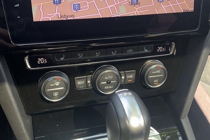 Grå VW Arteon fra 2018