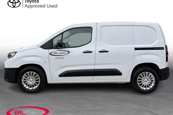 Hvid Toyota ProAce City fra 2026