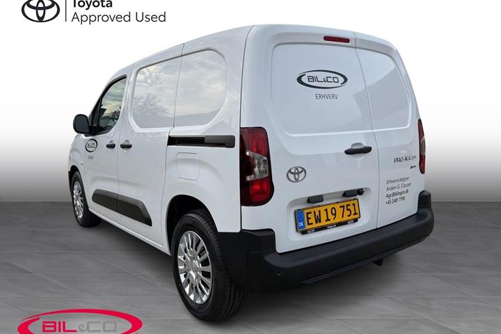 Hvid Toyota ProAce City fra 2026