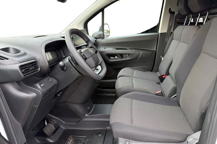 Hvid Toyota ProAce City fra 2026