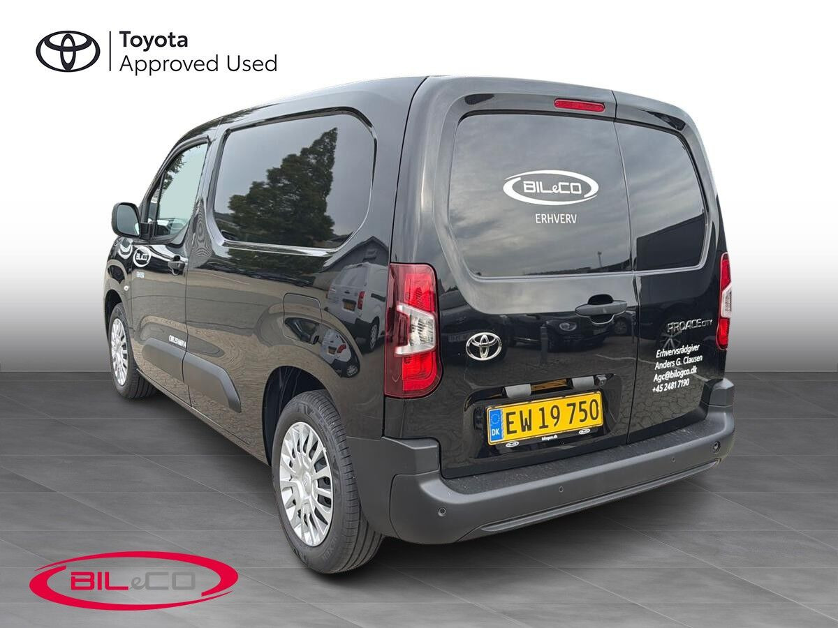 Sort Toyota ProAce City fra 2026