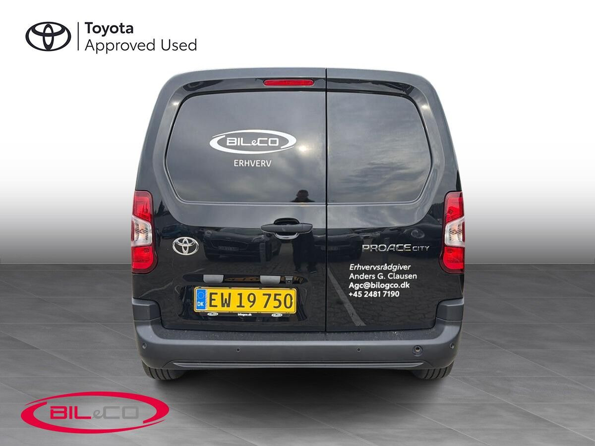 Sort Toyota ProAce City fra 2026