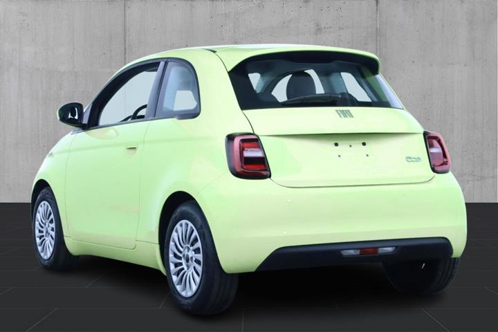 Grøn Fiat 500e fra 2024