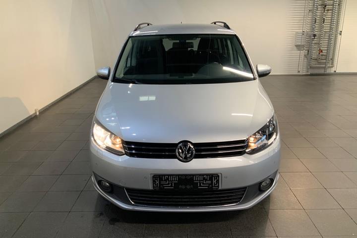 Sølv VW Touran fra 2012