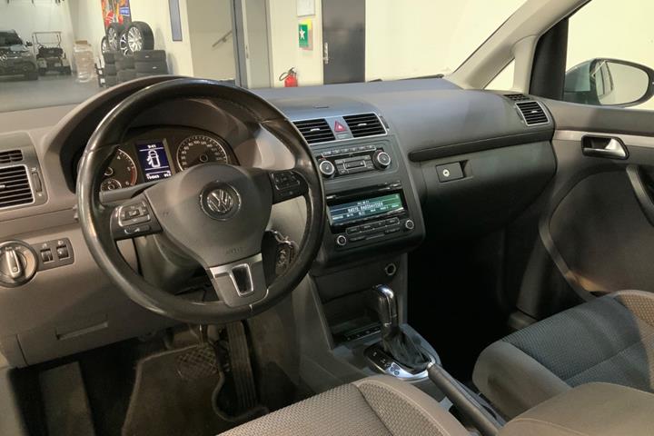 Sølv VW Touran fra 2012