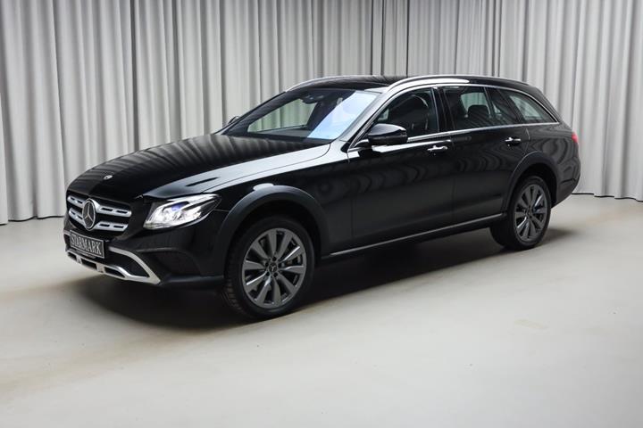 Sort Mercedes E400 d fra 2019