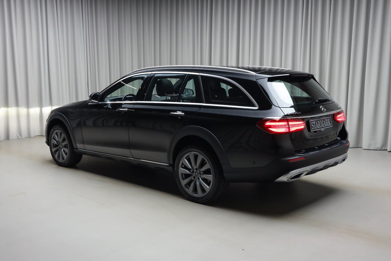 Sort Mercedes E400 d fra 2019