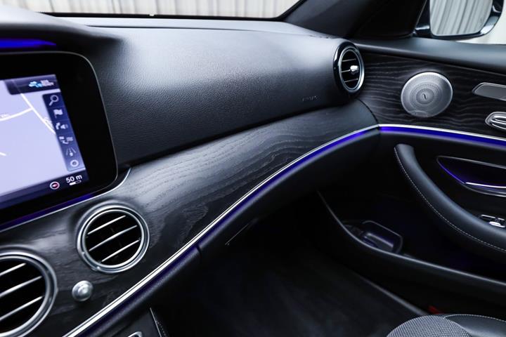 Sort Mercedes E400 d fra 2019