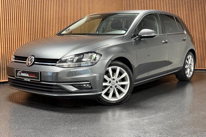 Grå VW Golf VII fra 2019