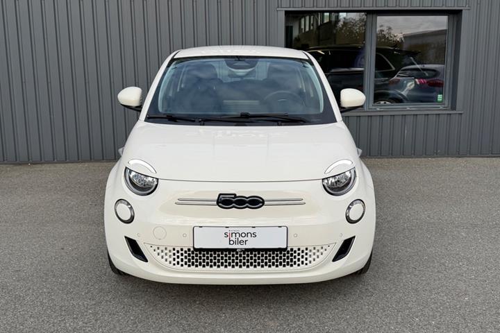 Hvid Fiat 500e fra 2024