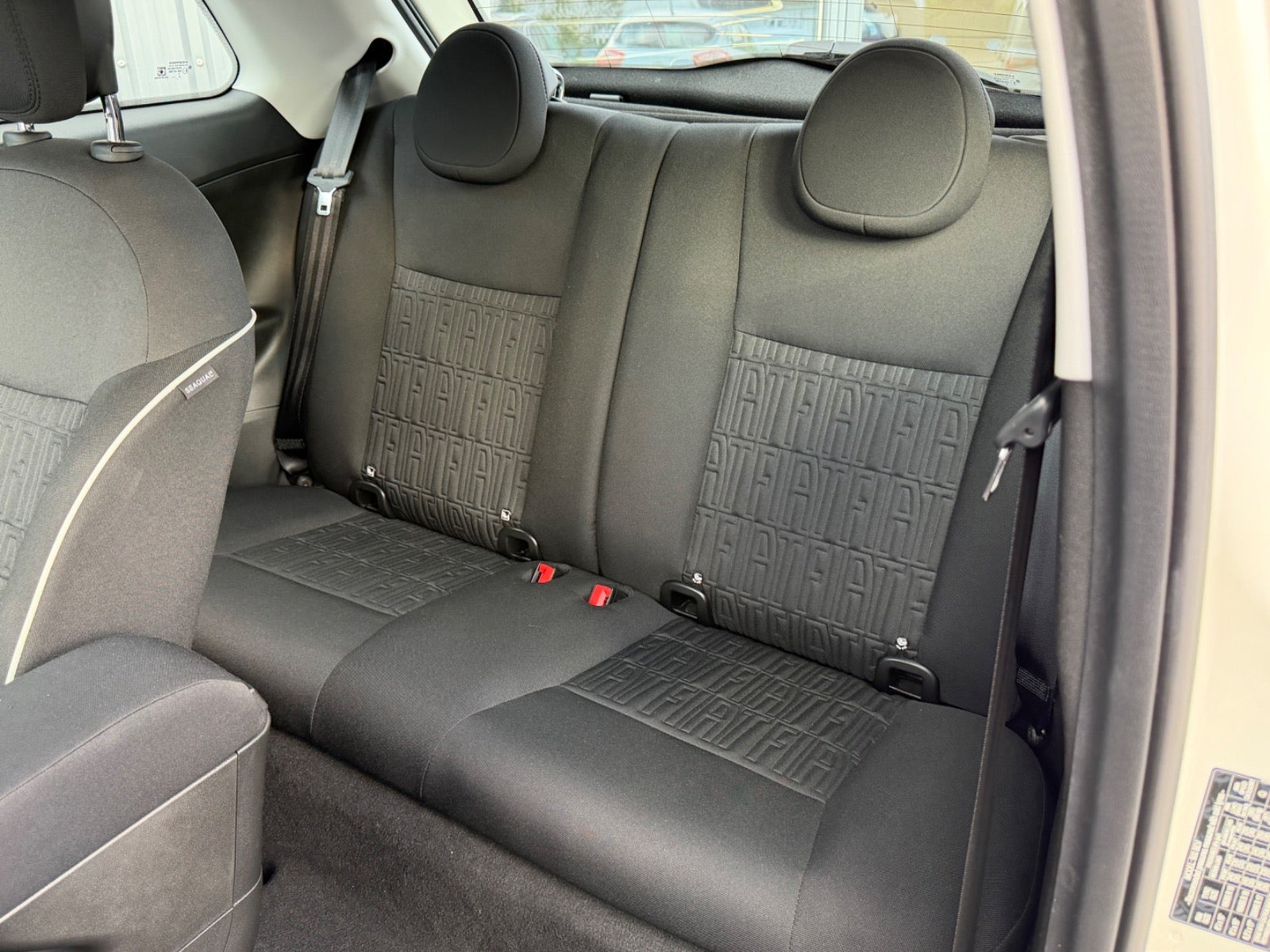 Hvid Fiat 500e fra 2024