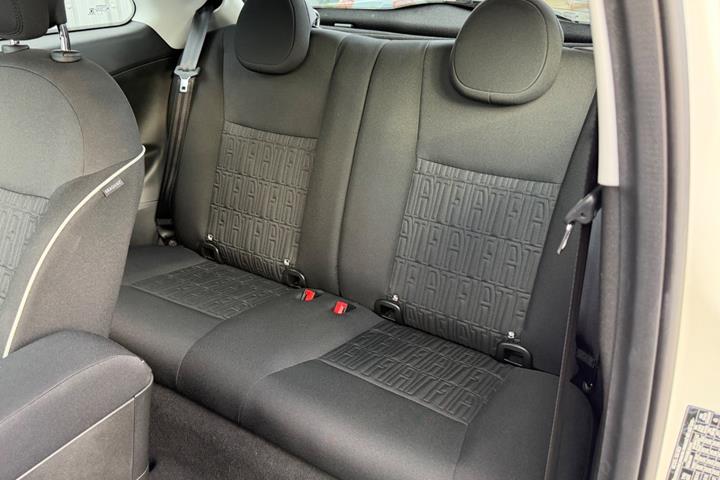 Hvid Fiat 500e fra 2024