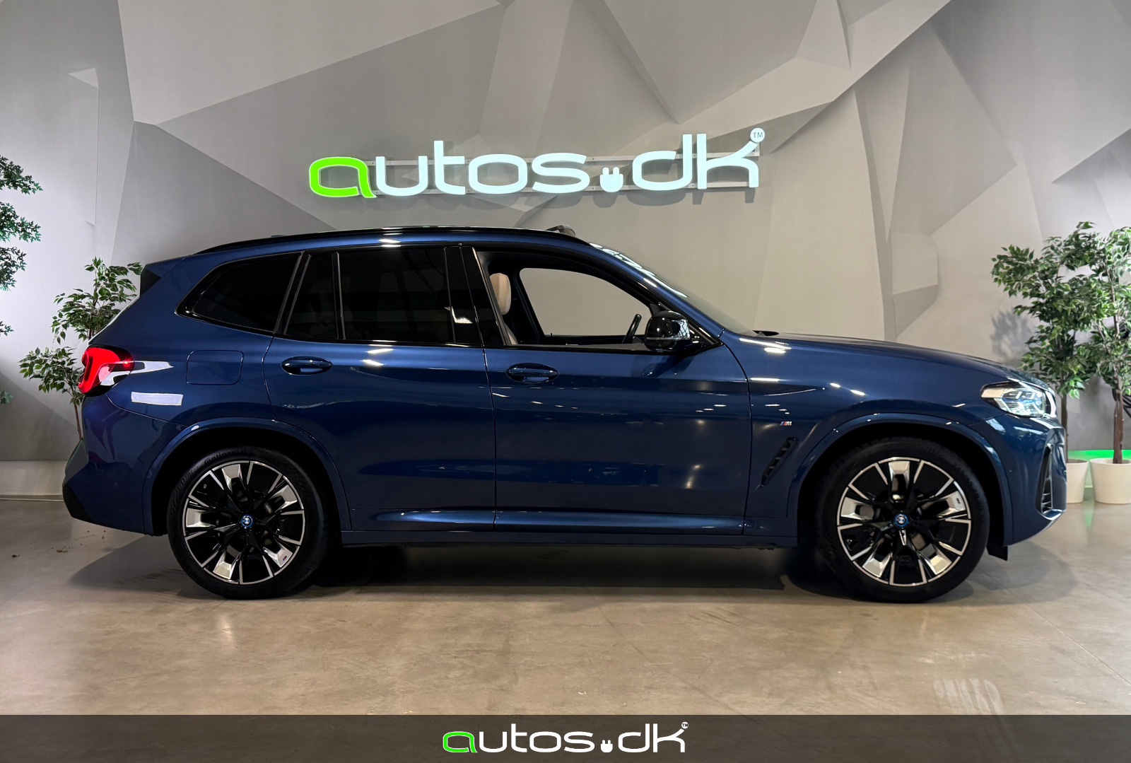 Blå BMW iX3 fra 2022