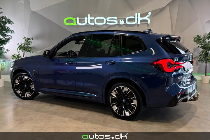 Blå BMW iX3 fra 2022