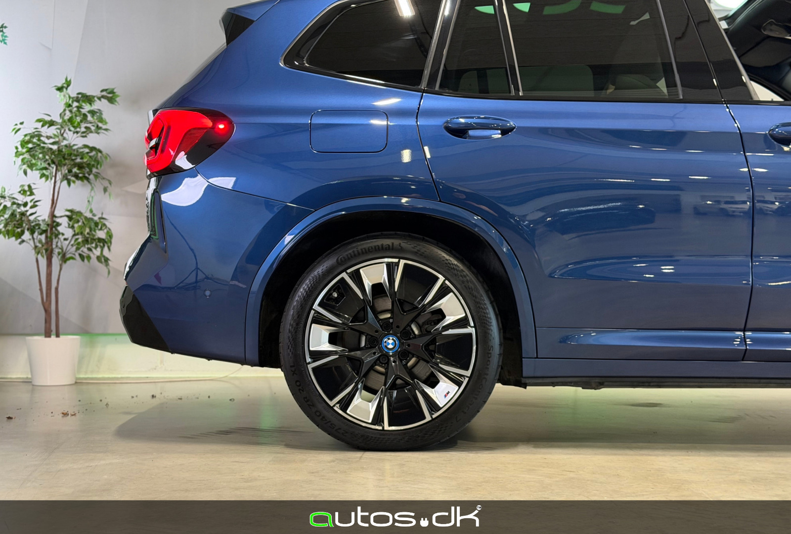 Blå BMW iX3 fra 2022