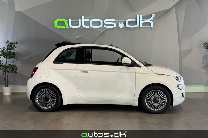 Hvid Fiat 500e fra 2023