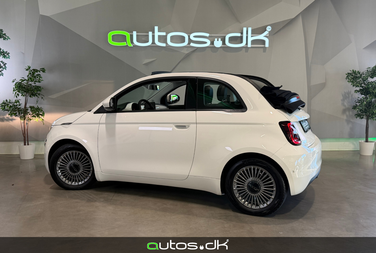 Hvid Fiat 500e fra 2023