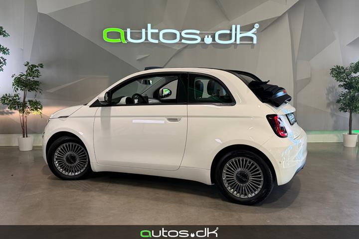 Hvid Fiat 500e fra 2023