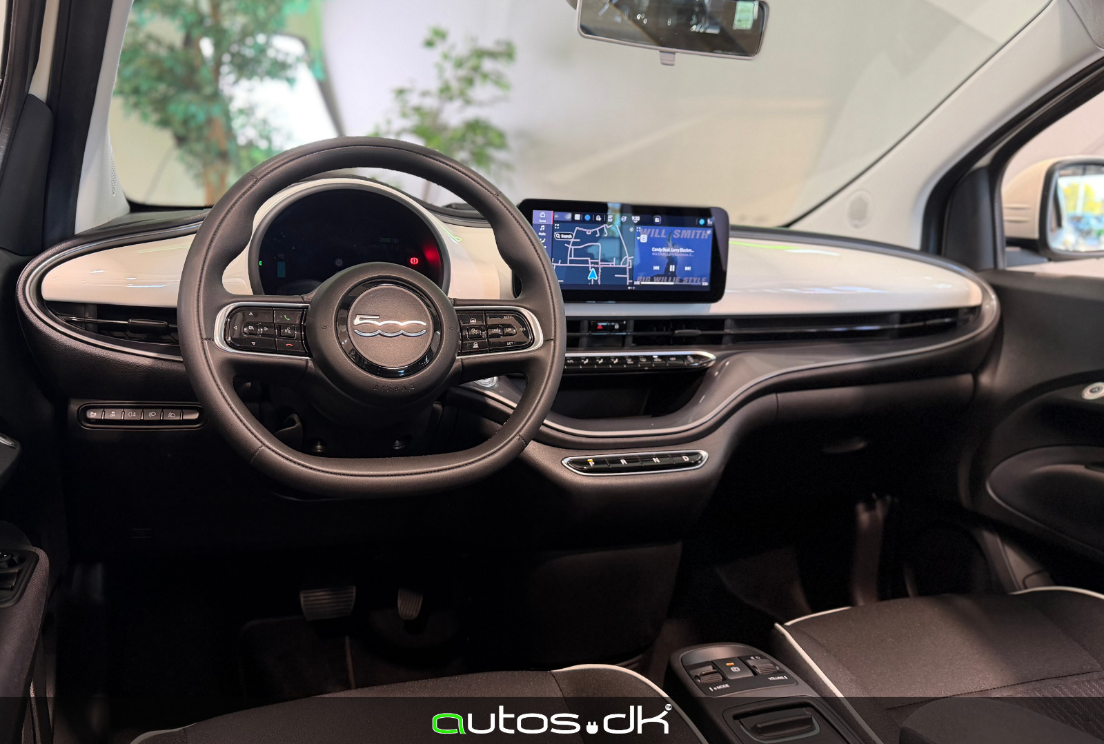 Hvid Fiat 500e fra 2023