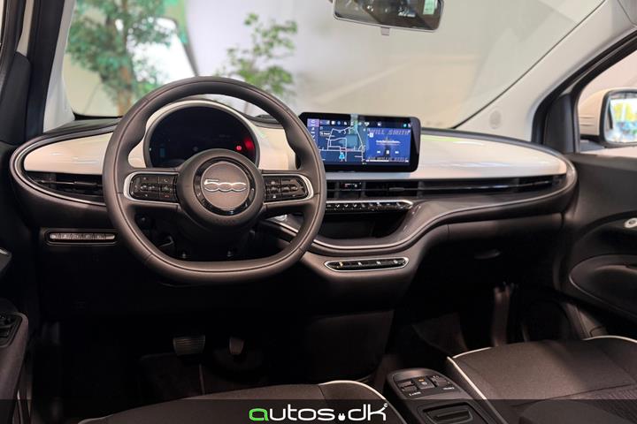 Hvid Fiat 500e fra 2023