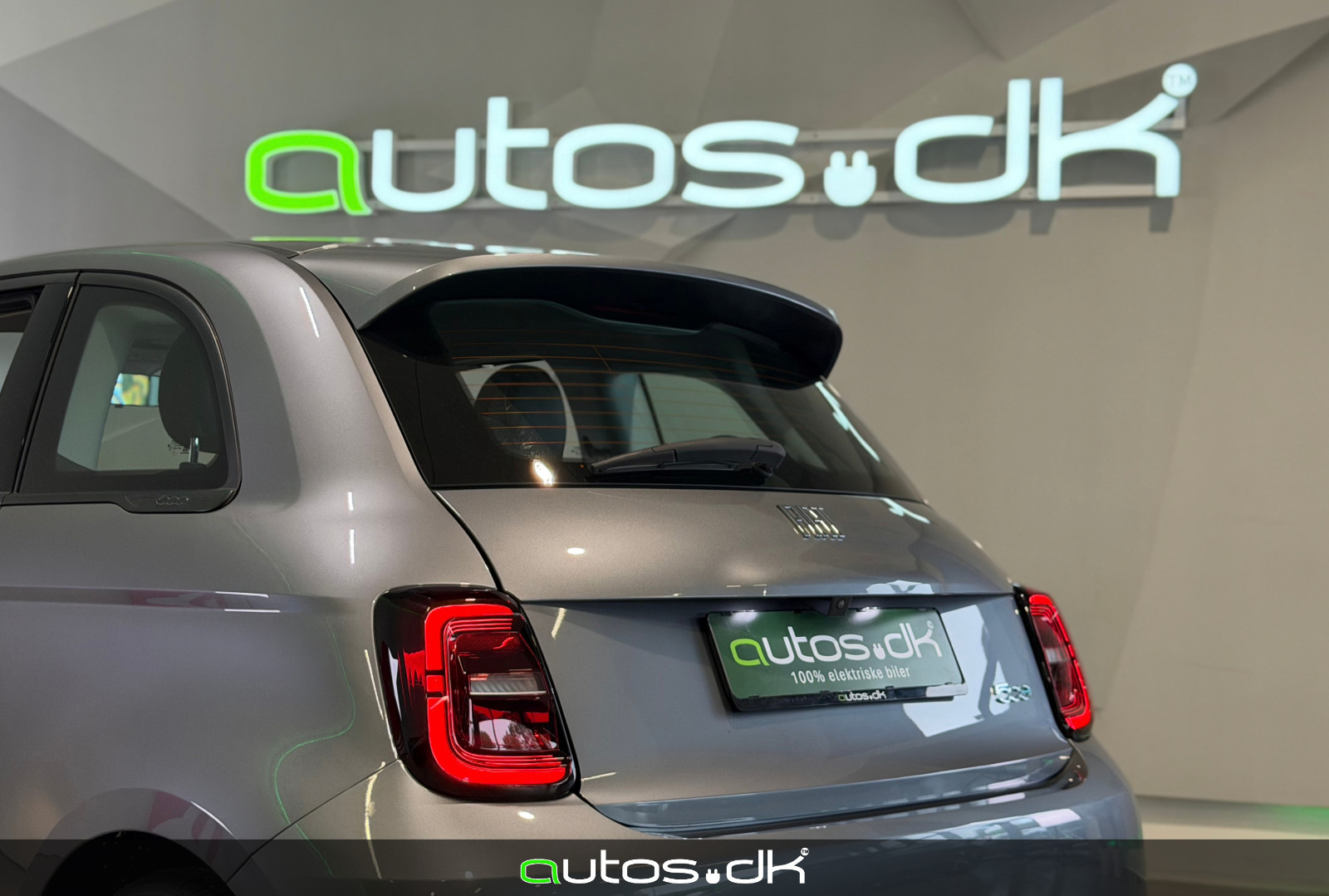 Grå Fiat 500e fra 2023