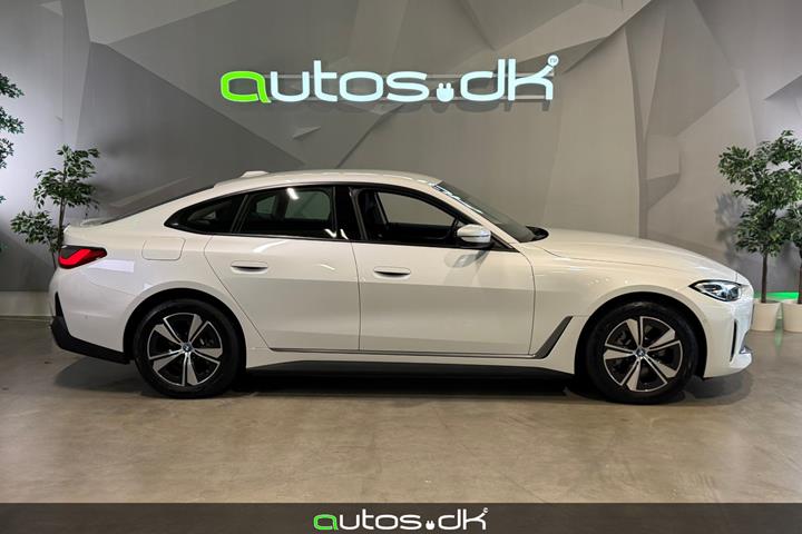 Hvid BMW i4 fra 2023