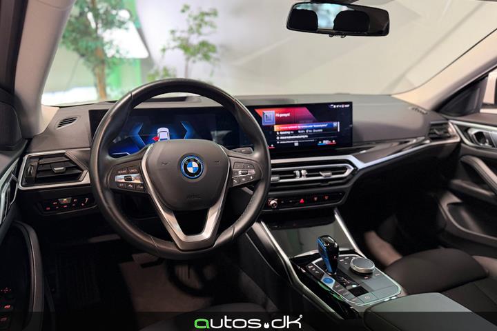 Hvid BMW i4 fra 2023