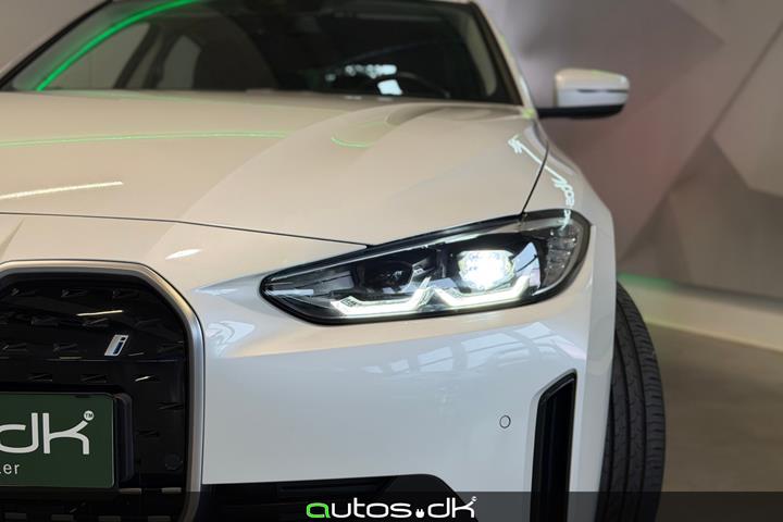 Hvid BMW i4 fra 2023