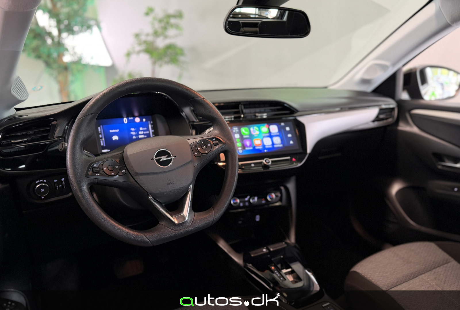 Grå Opel Corsa-e fra 2024