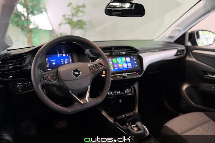 Grå Opel Corsa-e fra 2024