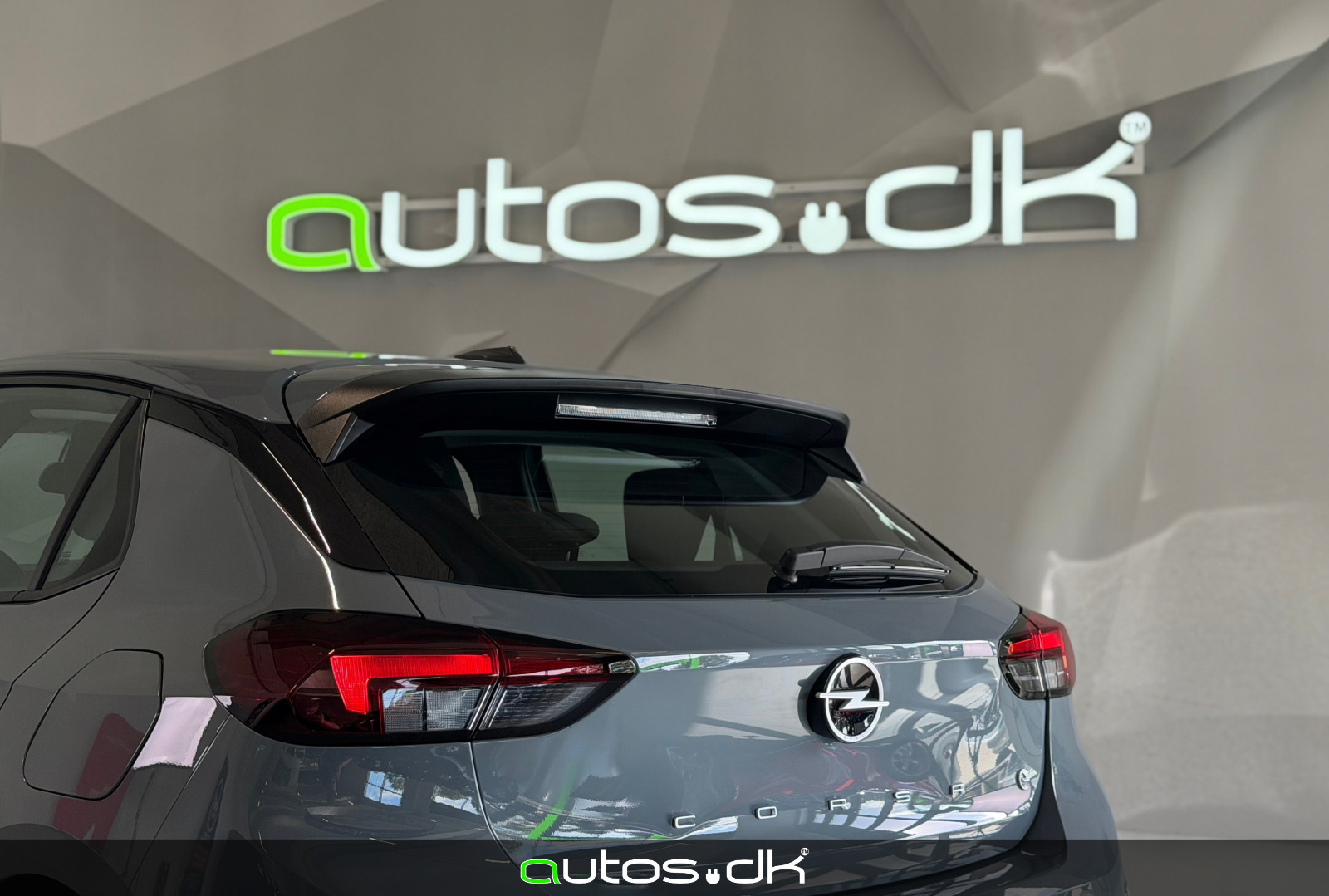 Grå Opel Corsa-e fra 2024