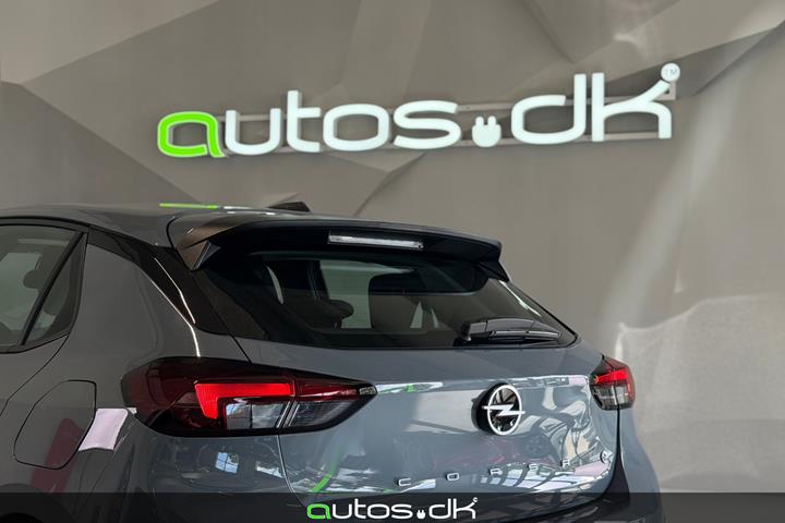 Grå Opel Corsa-e fra 2024