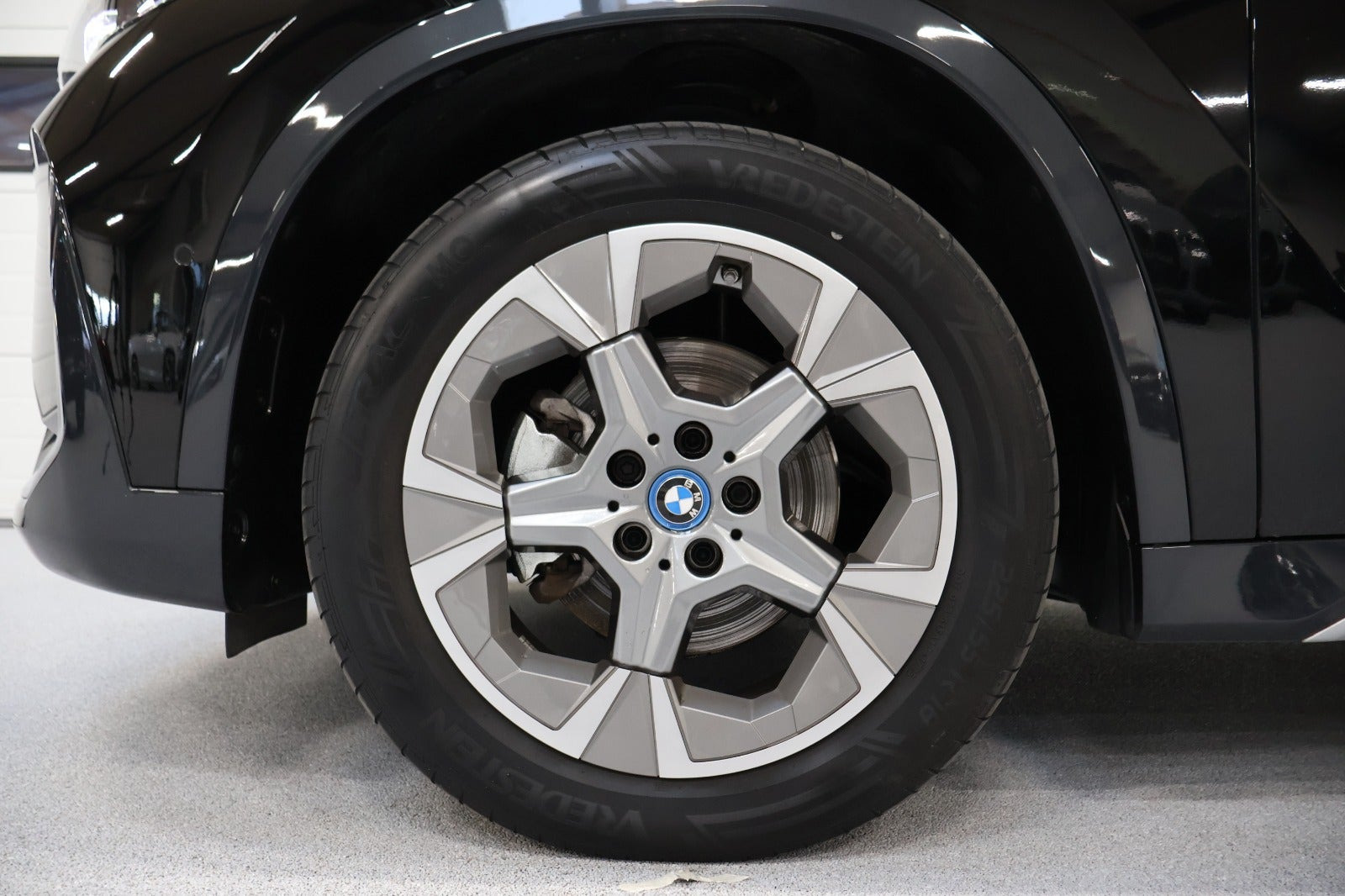 Sort BMW iX1 fra 2025