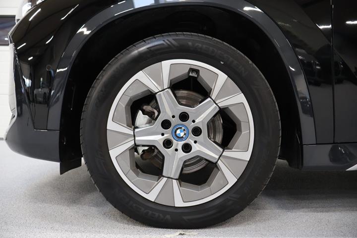 Sort BMW iX1 fra 2025