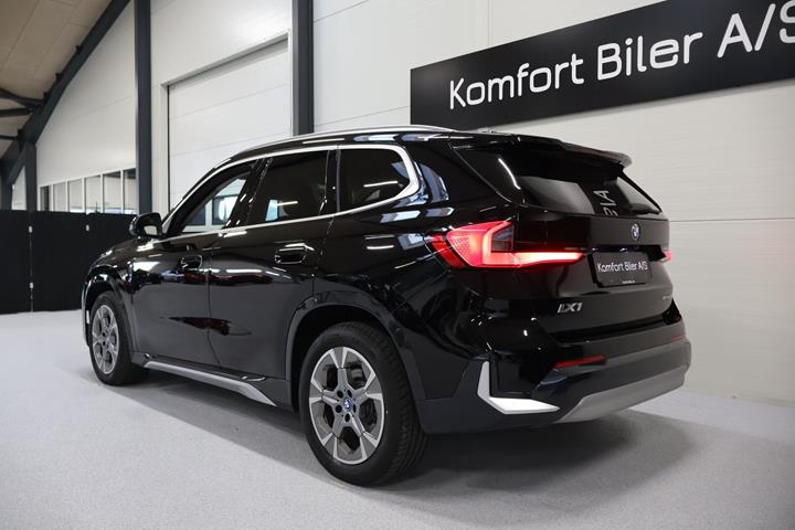 Sort BMW iX1 fra 2025