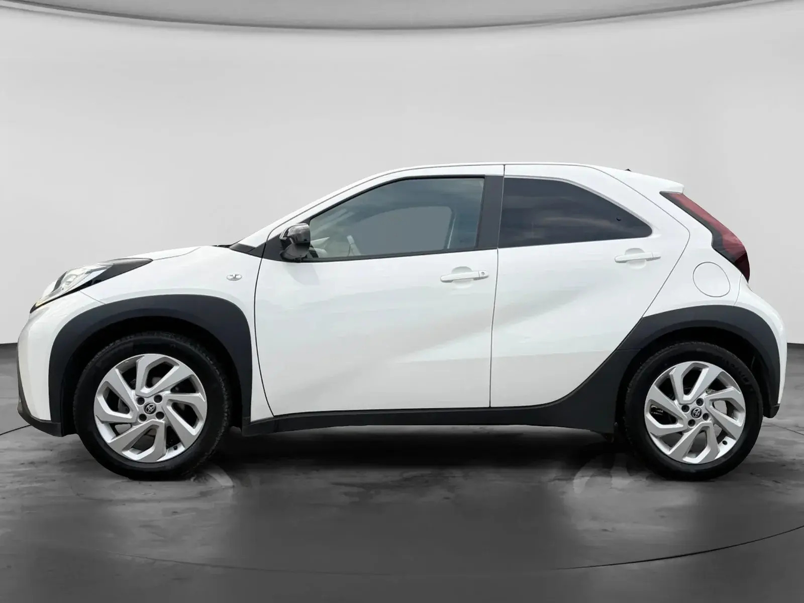 Hvid Toyota Aygo X fra 2024
