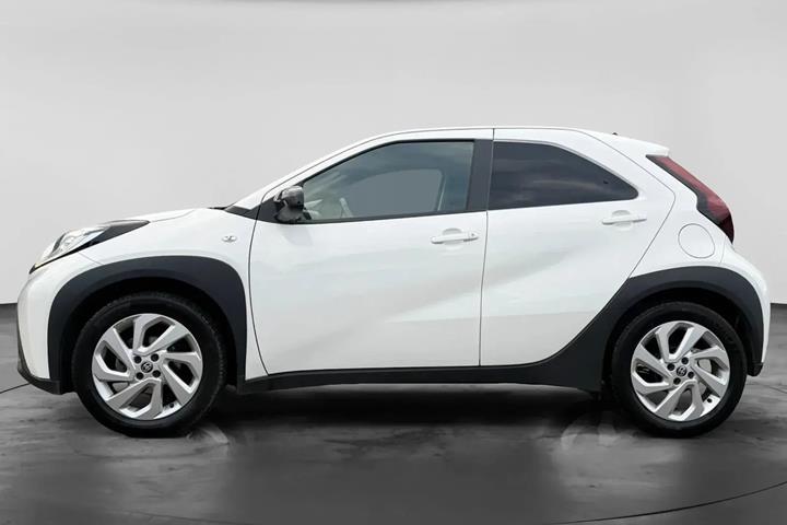 Hvid Toyota Aygo X fra 2024