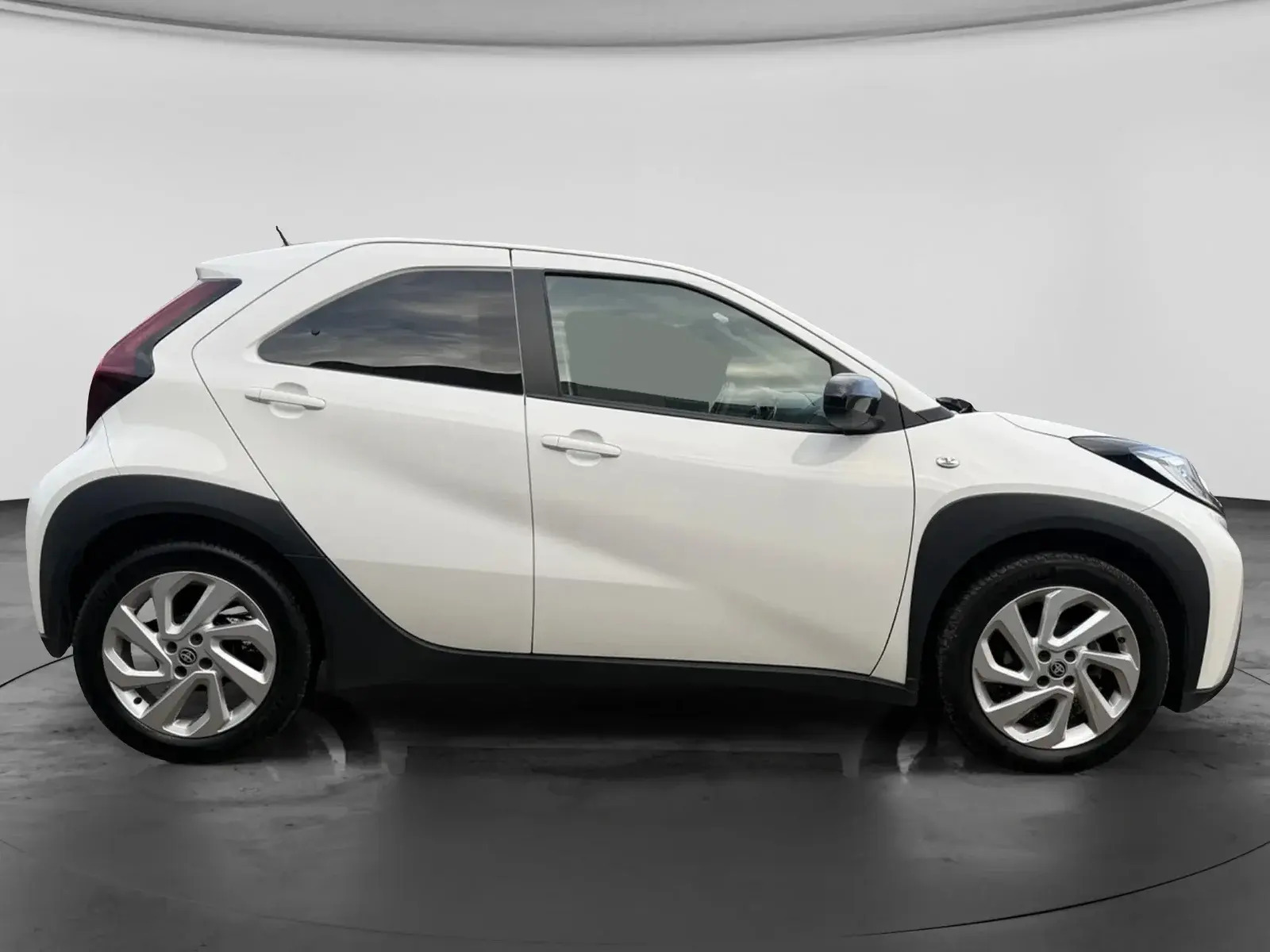 Hvid Toyota Aygo X fra 2024