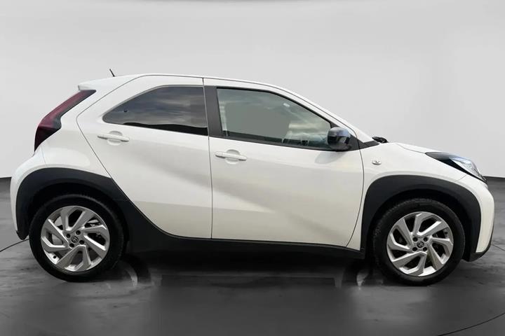 Hvid Toyota Aygo X fra 2024