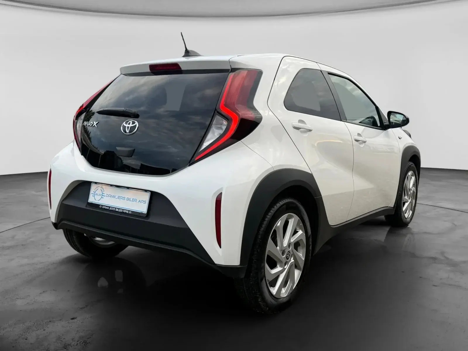 Hvid Toyota Aygo X fra 2024