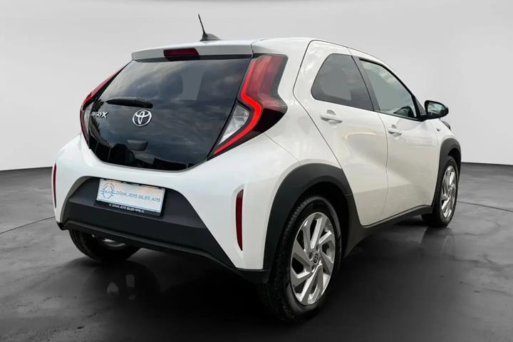 Hvid Toyota Aygo X fra 2024