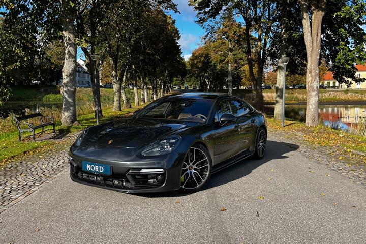 Grøn Porsche Panamera Turbo S fra 2021