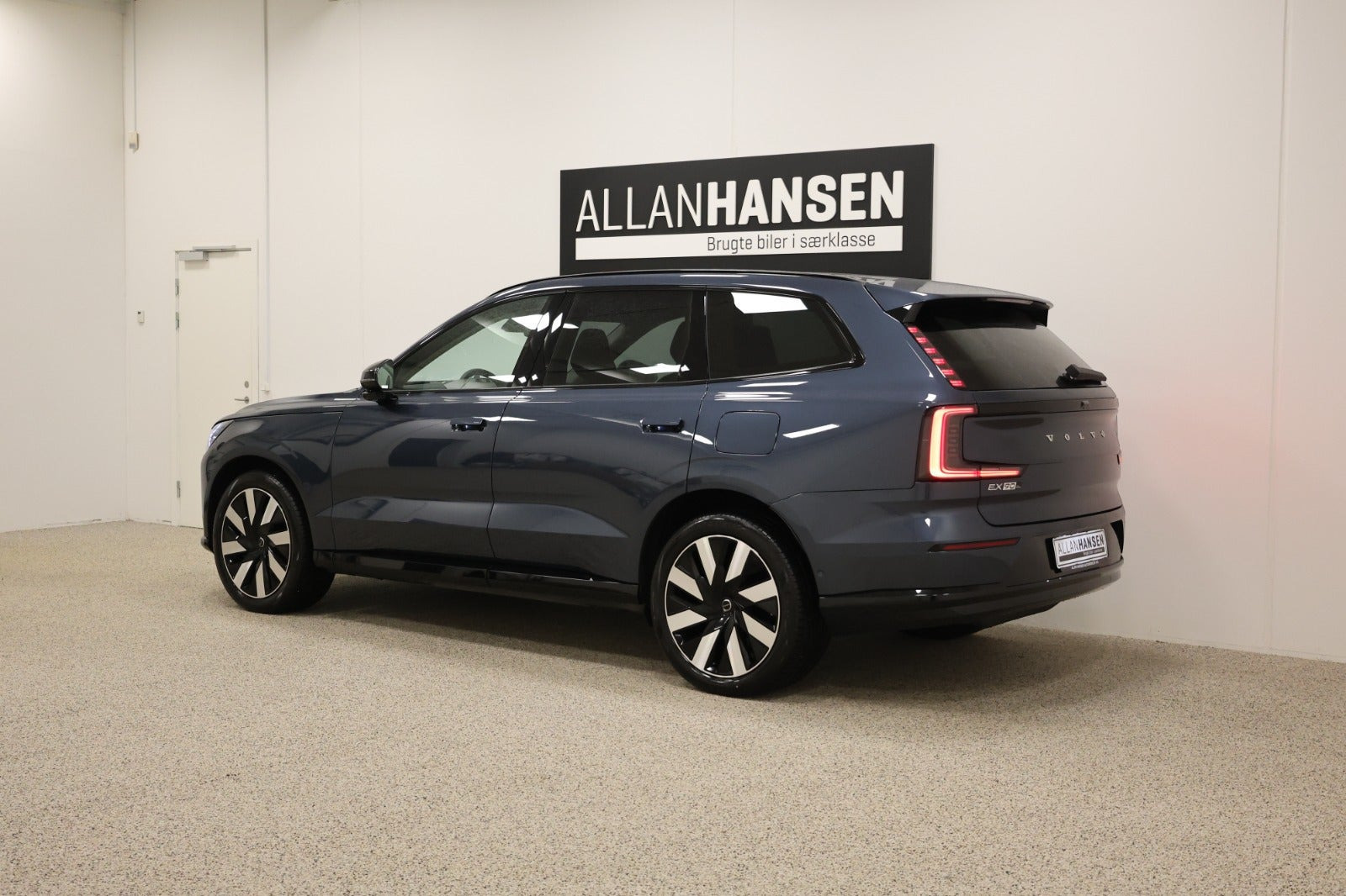 Blå Volvo EX90 fra 2025