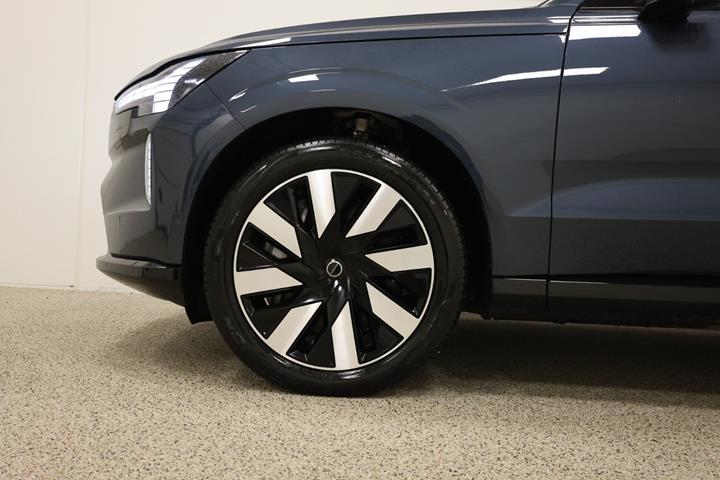 Blå Volvo EX90 fra 2025