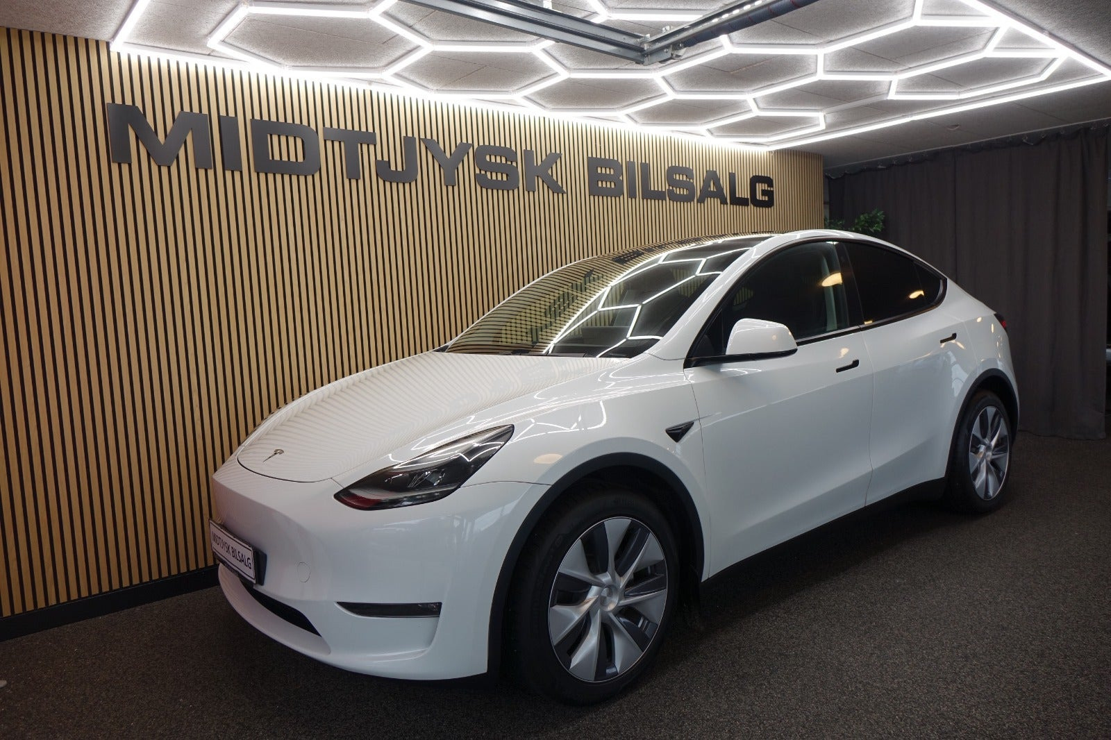 Tesla Model Y Long Range AWD