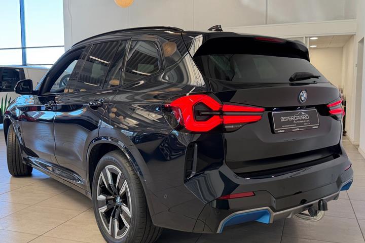 Sort BMW iX3 fra 2023