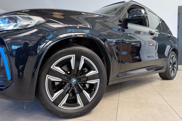 Sort BMW iX3 fra 2023