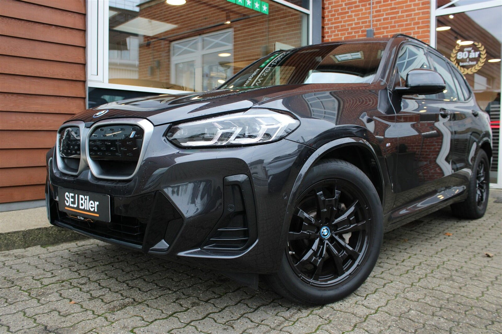 Grå BMW iX3 fra 2022