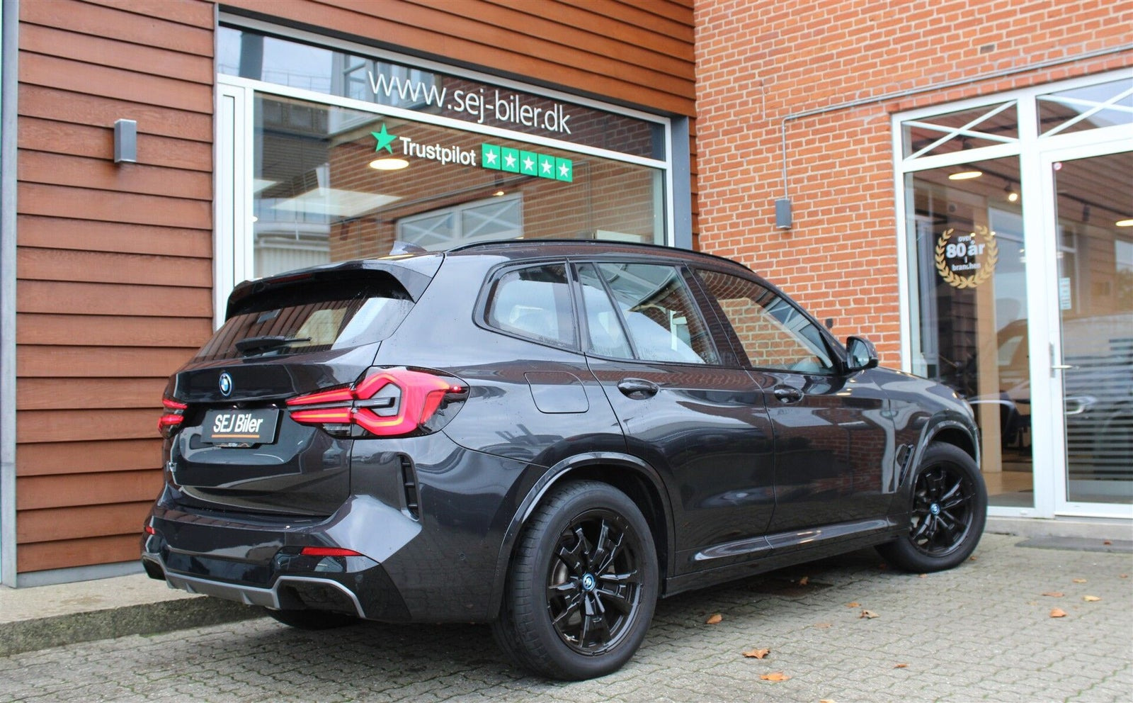 Grå BMW iX3 fra 2022