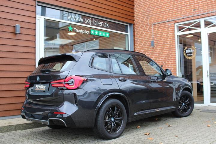 Grå BMW iX3 fra 2022